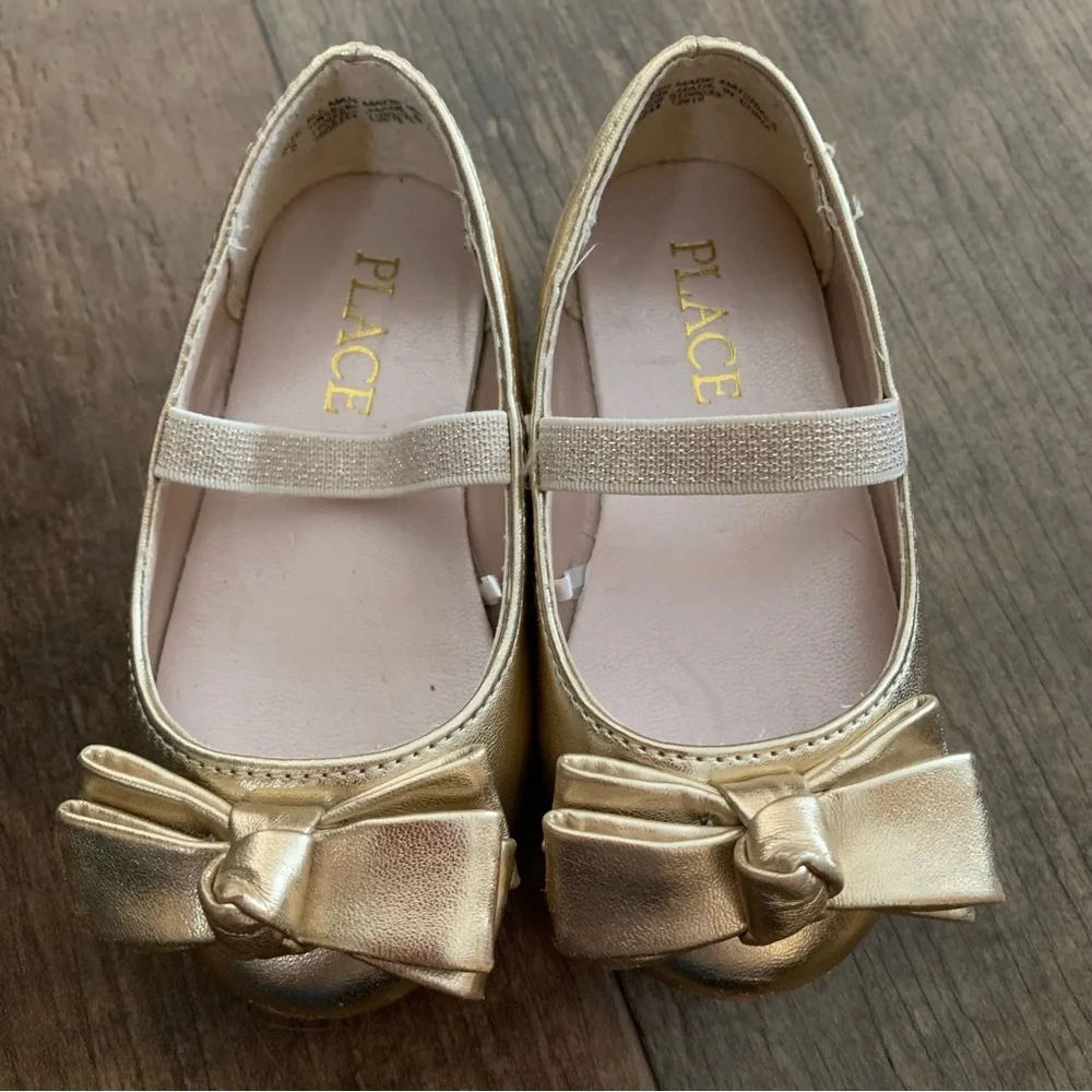 The children’s place gold bow flat